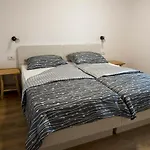 Apartmaji Tanto Malovse *