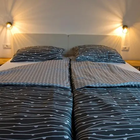 Apartmaji Tanto Malovse Lejlighed *