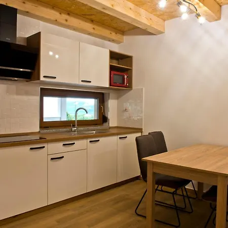 Apartmaji Tanto Malovse *