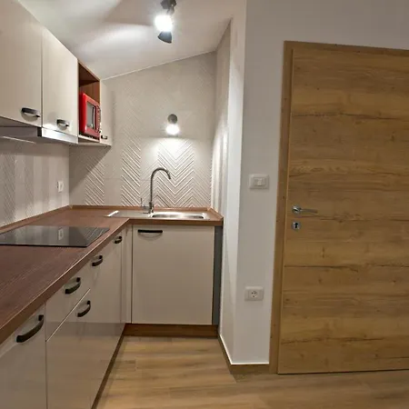 Apartmaji Tanto Malovse * Črniče