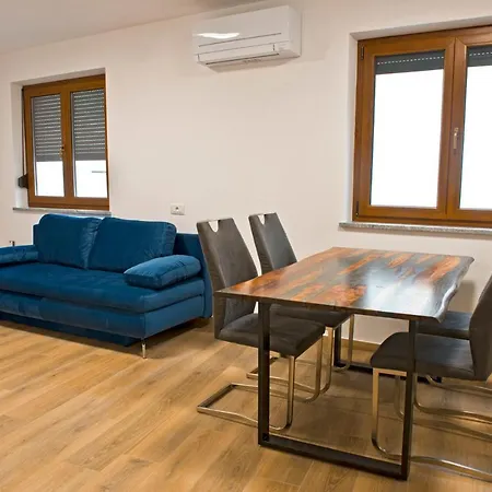 Apartmaji Tanto Malovse Apartment *