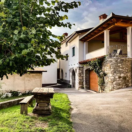 Apartmaji Tanto Malovse *