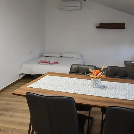 아파트 Apartmaji Tanto Malovse Crnice