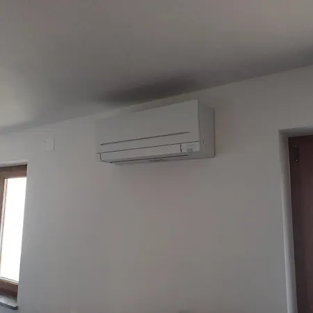 Apartmaji Tanto Malovse דירה *