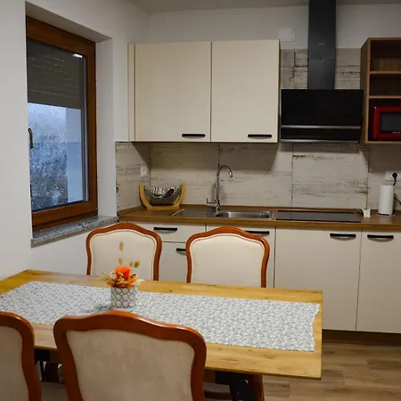 Apartmaji Tanto Malovse *
