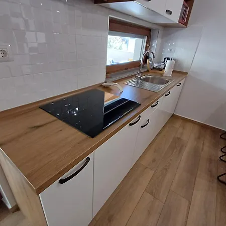 Apartmaji Tanto Malovse *