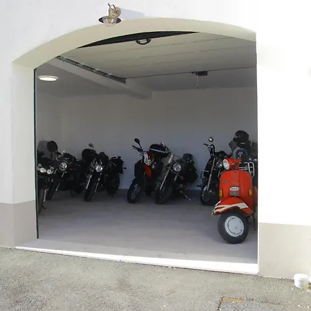 Apartmaji Tanto Malovse Daire