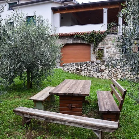 Apartmaji Tanto Malovse *