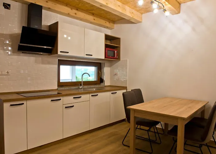 Apartmaji Tanto Malovse *