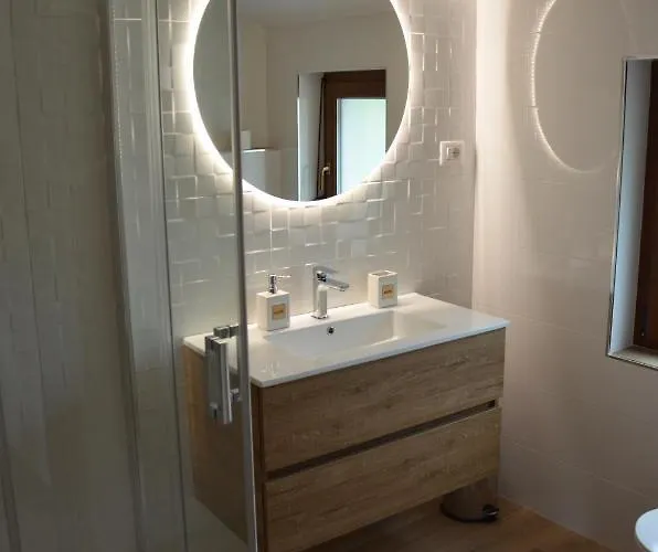 Apartmaji Tanto Malovse *