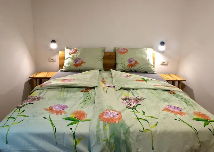 Apartmaji Tanto Malovse *