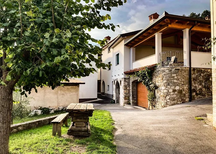 Apartmaji Tanto Malovse *