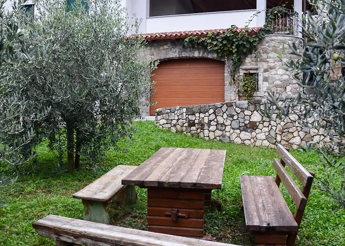 Apartmaji Tanto Malovse *